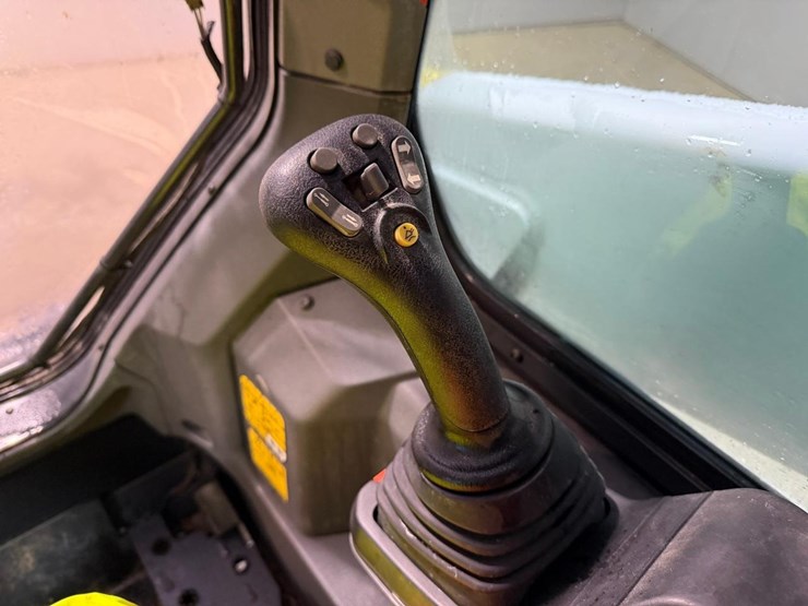 2021-bobcat-t66-image-27