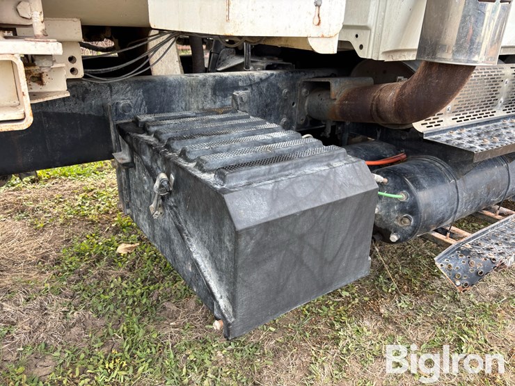 international-7400-image-14