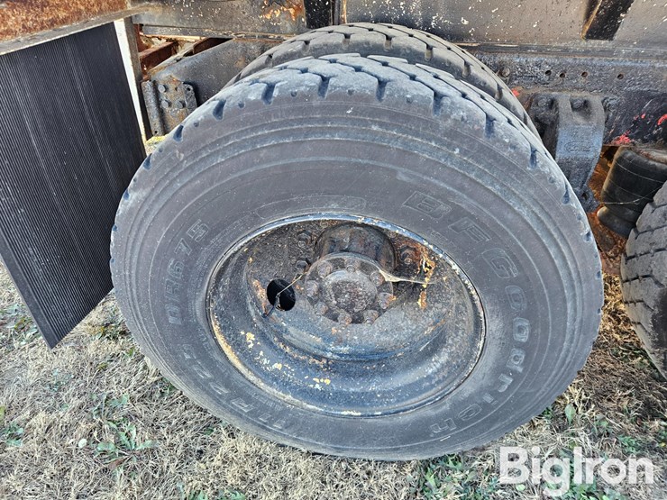 peterbilt-378-image-17