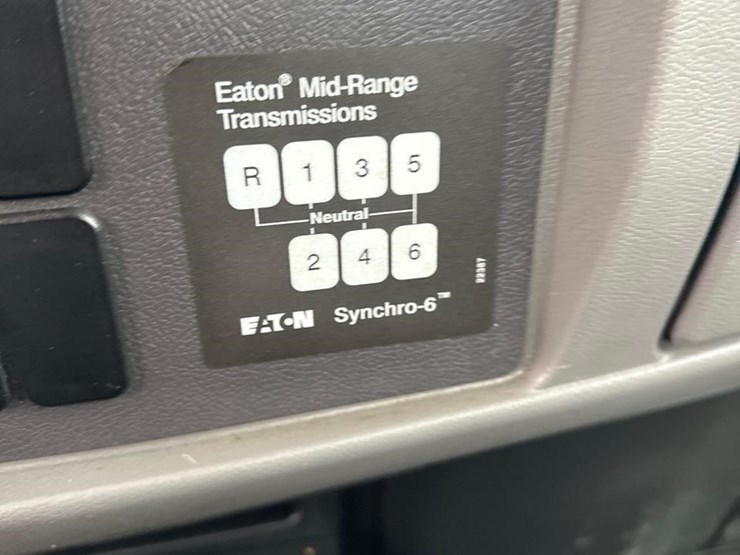 peterbilt-337-image-25