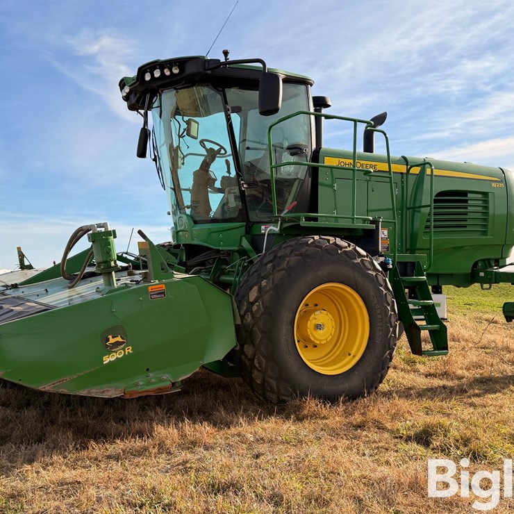 2021 JOHN DEERE W235