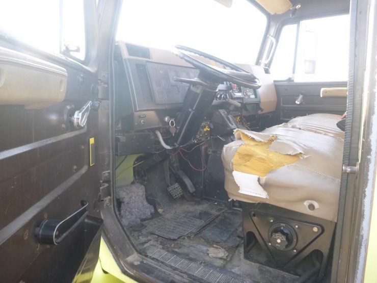 international-4900-image-13