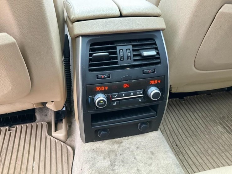 #2053-•-2010-bmw-550gt-car*-image-65