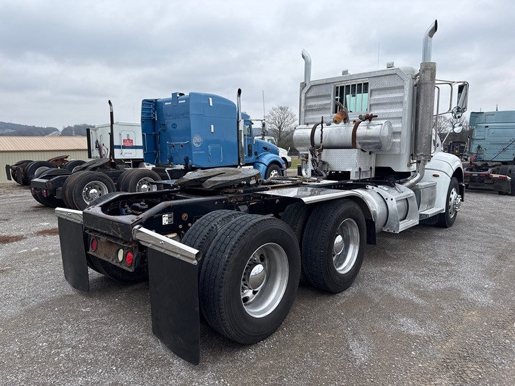 2008-peterbilt-386-image-3