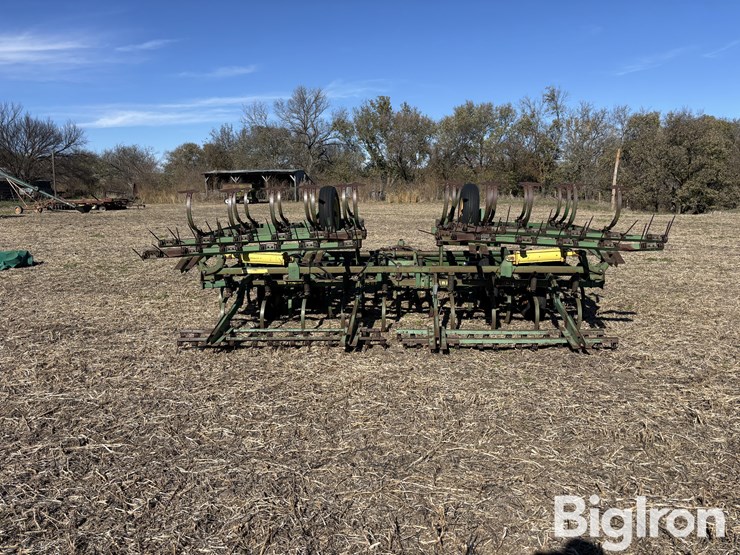 john-deere-1010-image-6