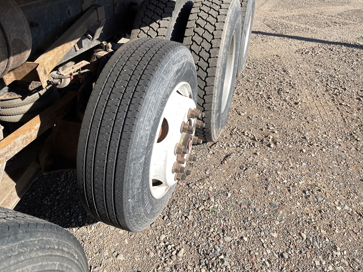 #1110-•-2002-international-5500i-6x4-dump-truck-(has-mn-title)-image-11