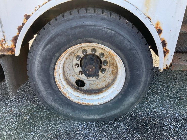 2001-international-4900-image-48