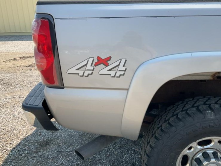 2005-chevrolet-silverado-2500hd-image-38