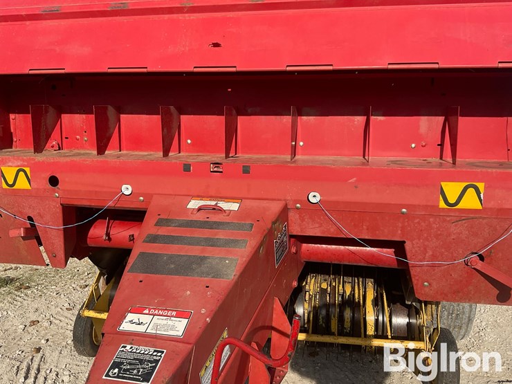 new-holland-660-image-18