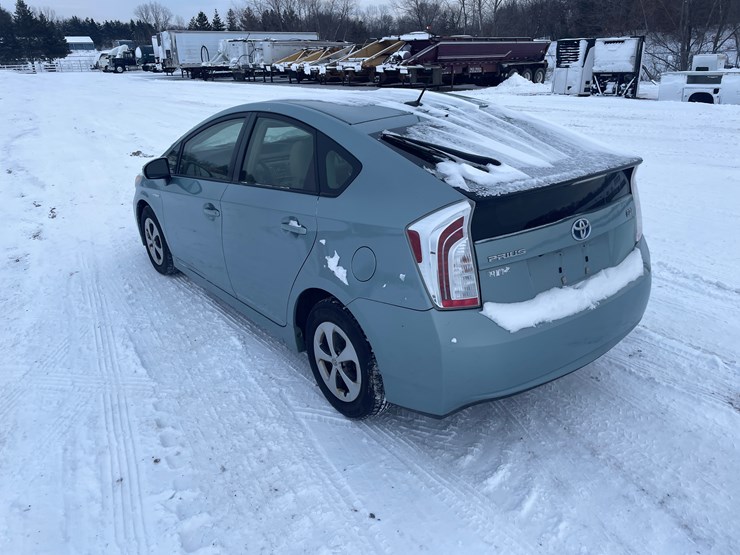 #1155-•-2013-toyota-prius-hybrid-(has-mn-title-in-delay)-image-2