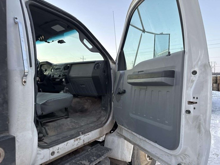 2011-ford-f650-image-17