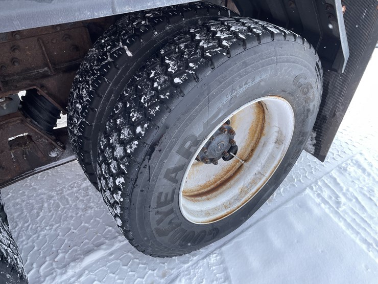 #1164-•-2004-sterling-plow-truck-(has-mn-title)-image-11