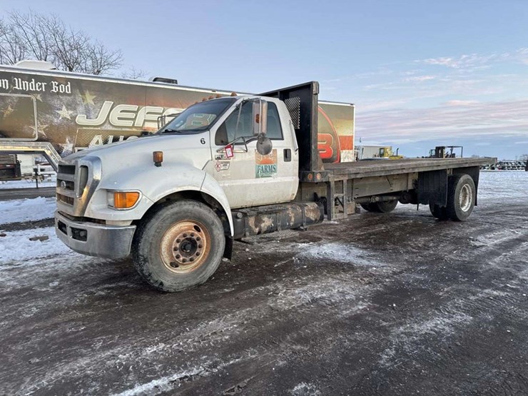 2011-ford-f650-image-1