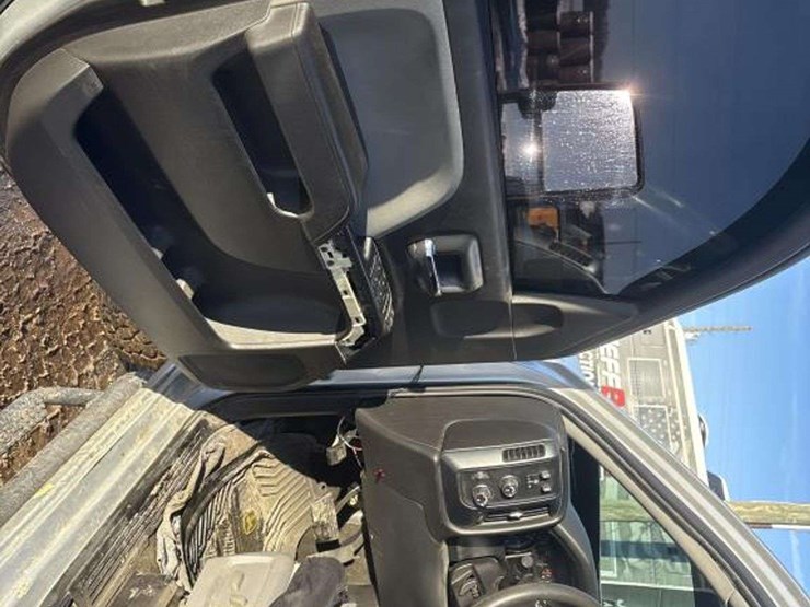 2017-chevrolet-1500-image-12