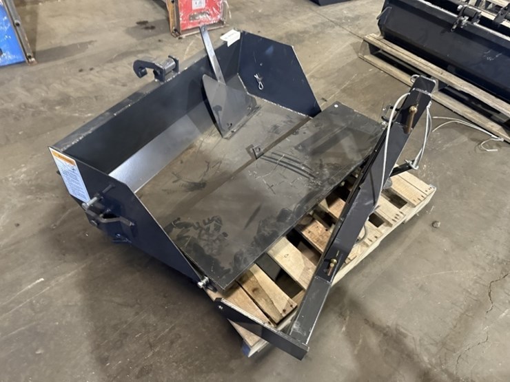 2025-wolverine-25"-3-point-hitch-bucket-image-1