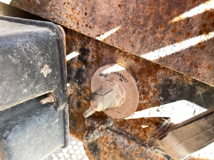 #1108-•-1996-international-cab-and-chassis-(has-mn-title)-image-18