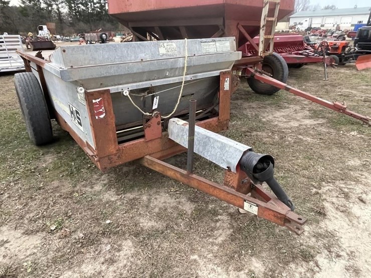 h&s-222-manure-spreader-image-3
