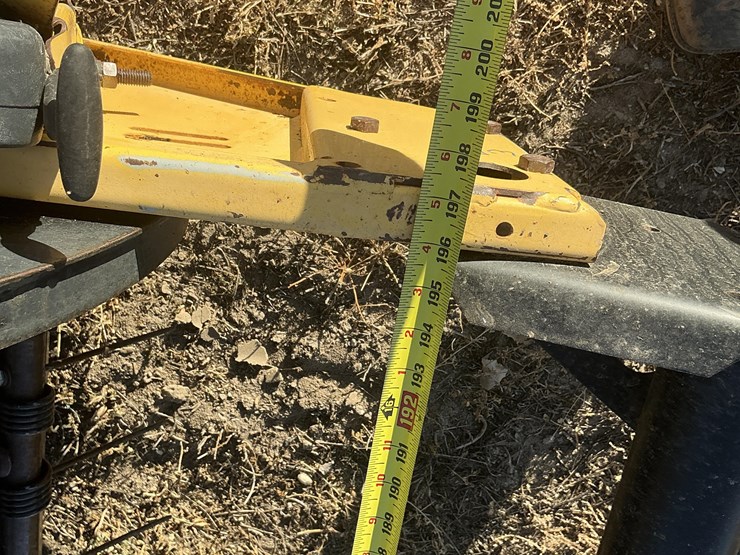 new-holland-320-image-17