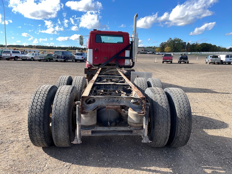 #1108-•-1996-international-cab-and-chassis-(has-mn-title)-image-4