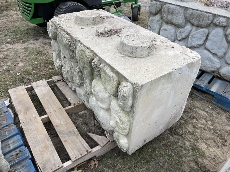 (9)-cement-landscape-blocks-image-5