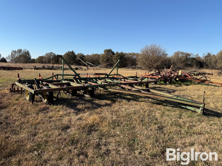 john-deere-25-image-1