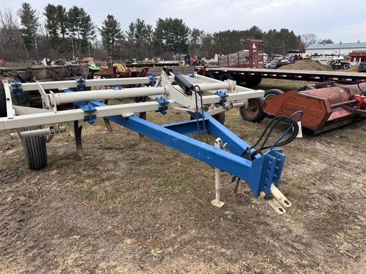 9-shank-chisel-plow-image-3