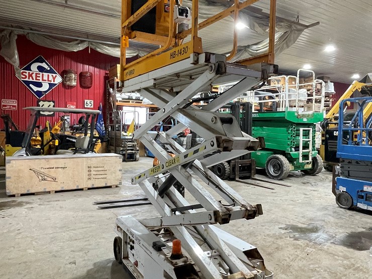 2016-hy-brid-lifts-hb-1430-image-17