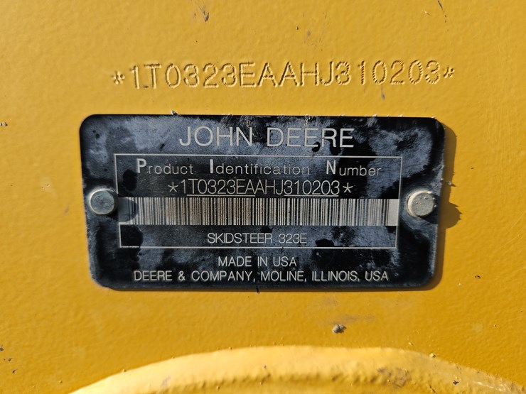 deere-323e-image-14