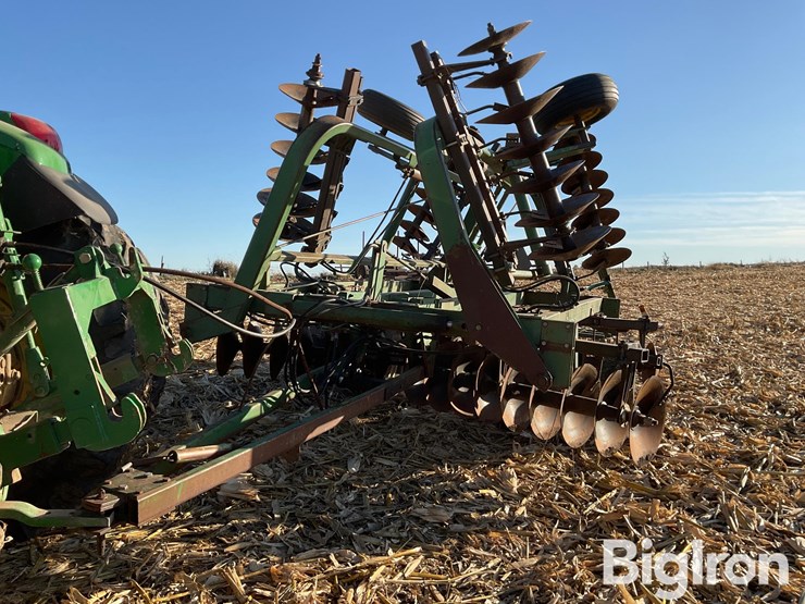 john-deere-235-image-2