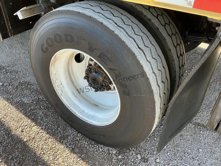 2009-international-7400-image-8