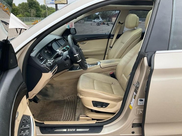 #2053-•-2010-bmw-550gt-car*-image-41