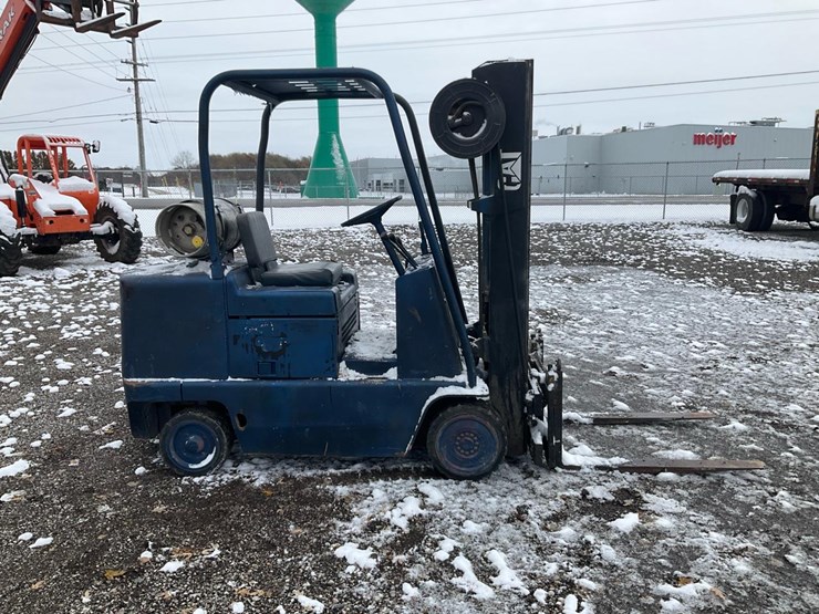 #1354-•-caterpillar-t80b-forklift-image-6