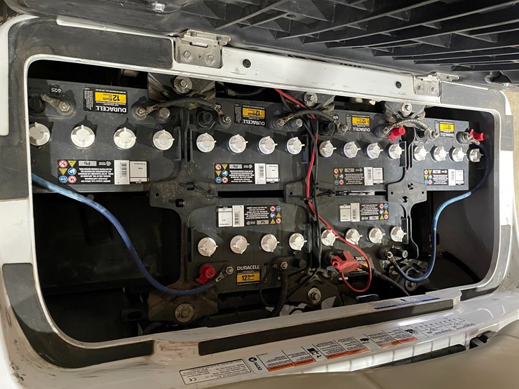 #7476-•-2014-yamaha-electric-golf-cart-image-18