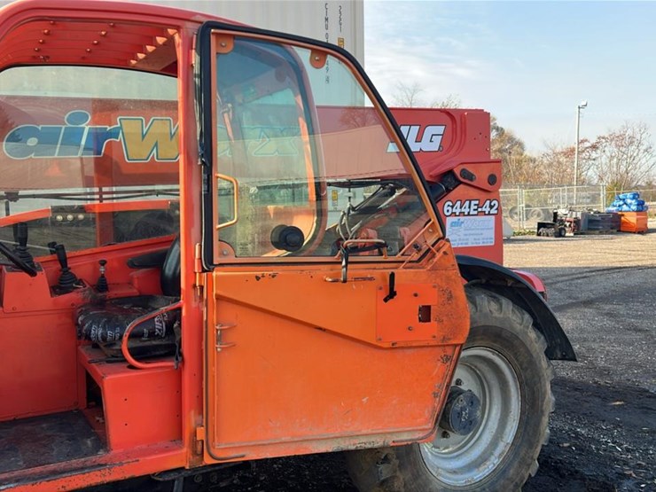 2005-lull-644e-42-image-18