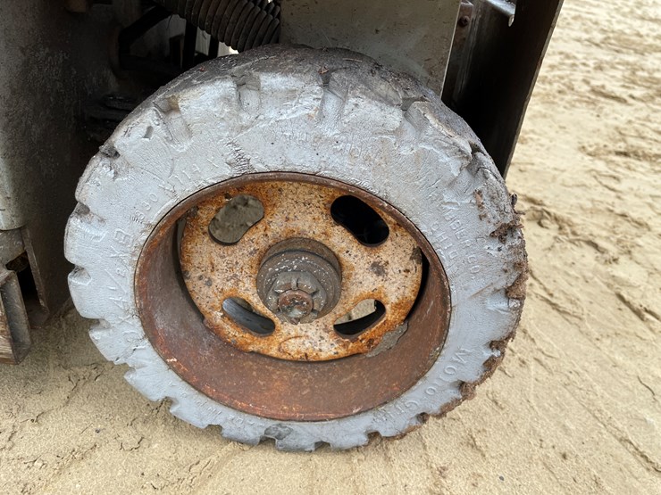 #300-•-1996-mec-scissor-lift-image-27