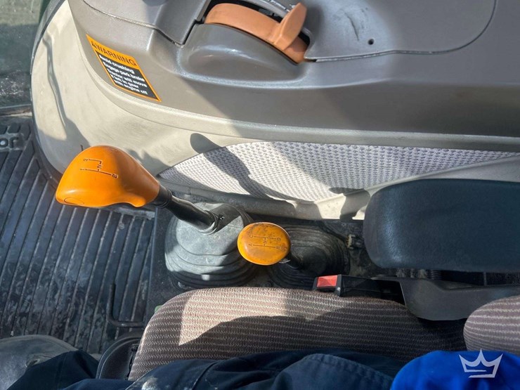 john-deere-6135e-image-16