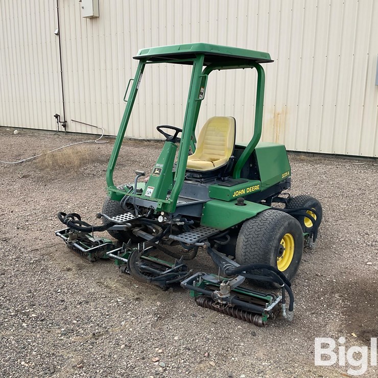 JOHN DEERE 3235A