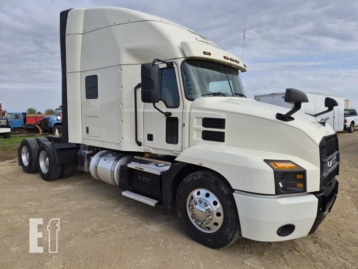 2024-mack-anthem-64t-image-5