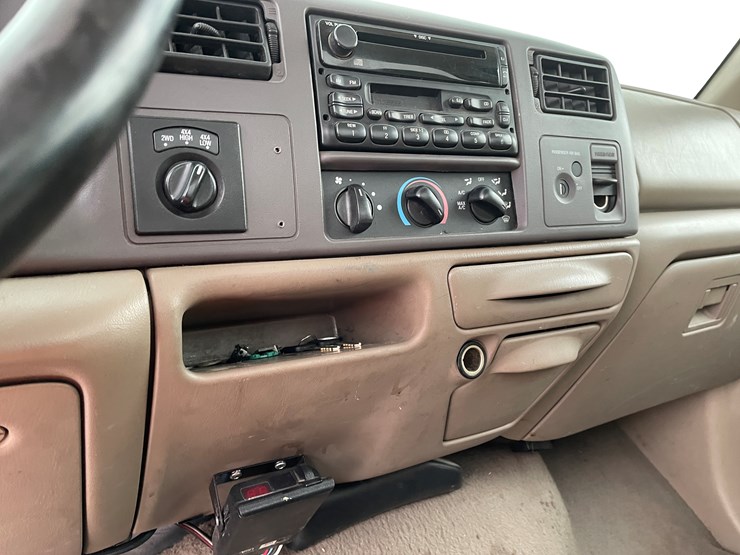 #1165-•-2000-ford-f250-pickup-truck-**non-runner**-(has-mn-title)-image-25