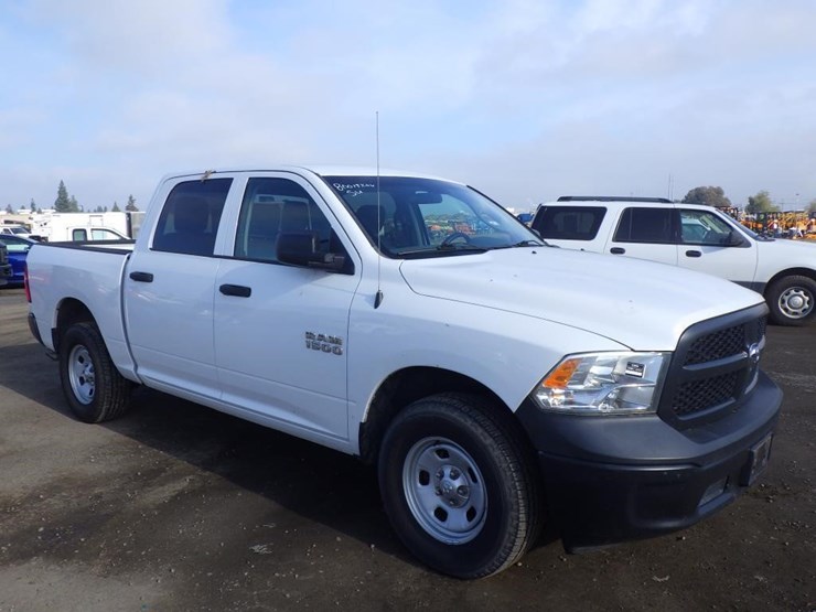 2016-dodge-1500-image-2