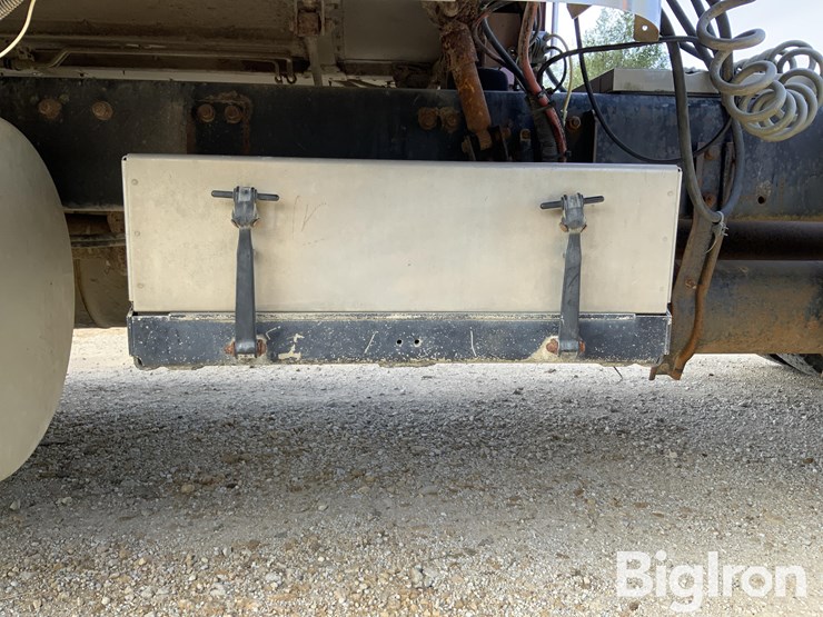 1996-freightliner-fld120-image-17