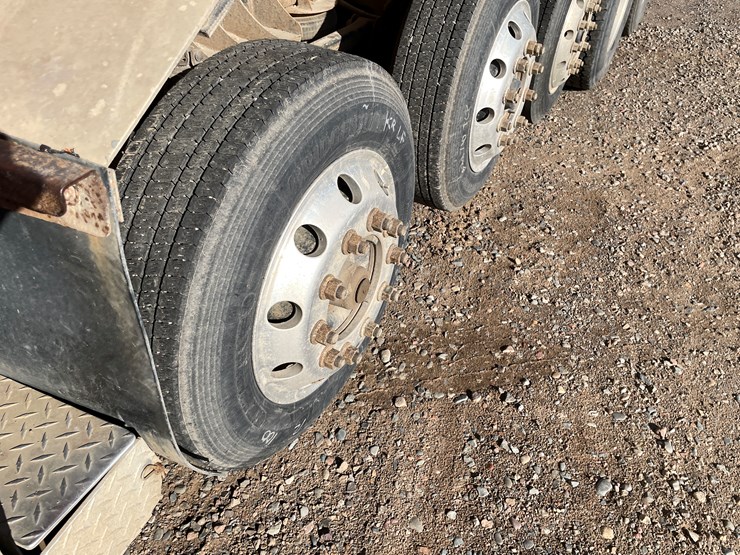 #1105-•-2005-international-5500i-6x4-dump-truck-(has-mn-title)-image-11