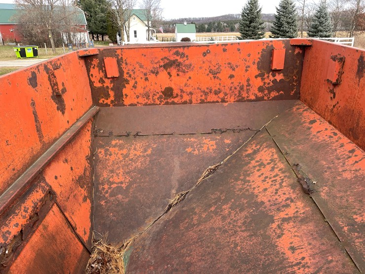 #205-•-j&m-gravity-box-on-running-gear-(boyceville,-wi)-image-17