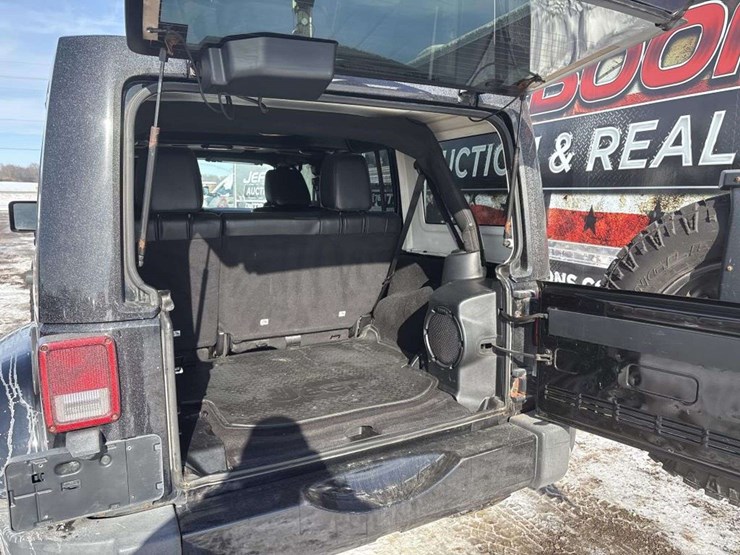 2012-jeep-wrangler-image-16