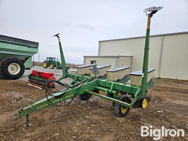 john-deere-7000-image-1