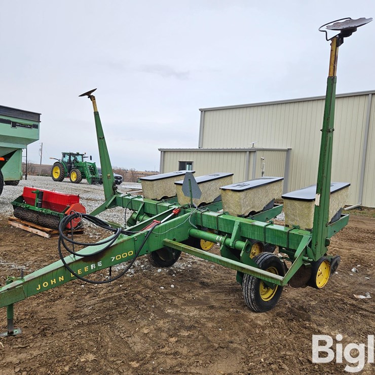 JOHN DEERE 7000