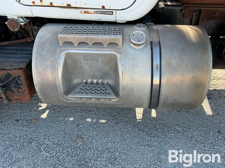 2000-mack-rd688s-image-15