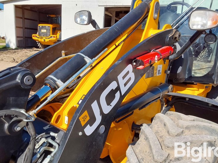 2021-jcb-409-image-12