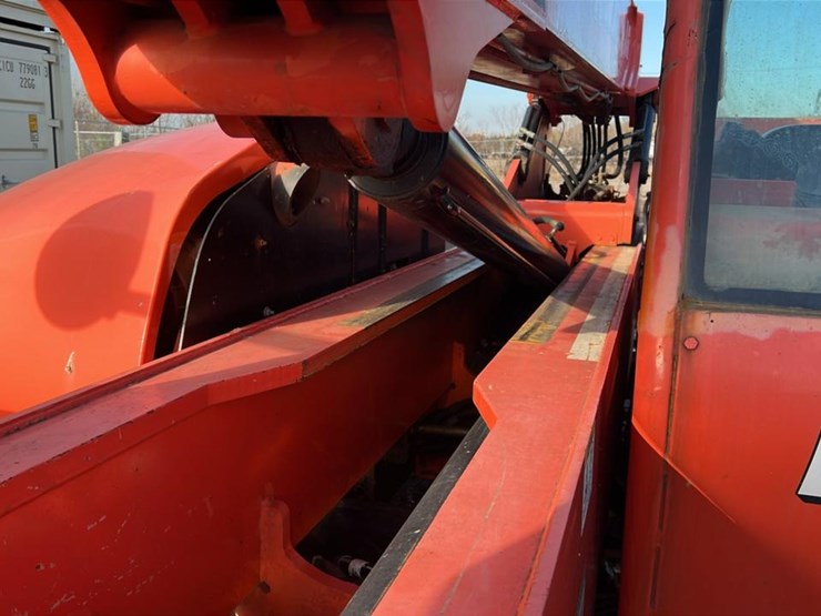 2005-lull-644e-42-image-31