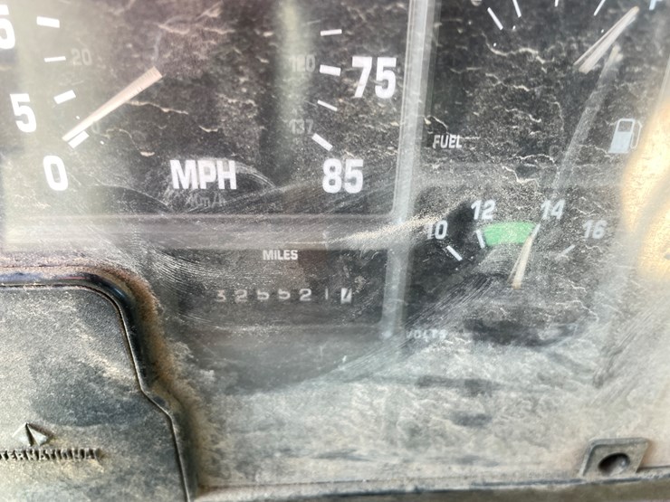 #1108-•-1996-international-cab-and-chassis-(has-mn-title)-image-27